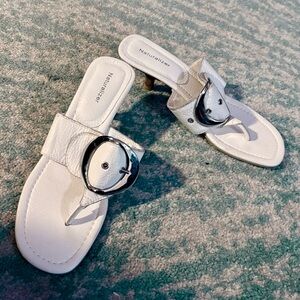 Never Worn Naturalizer White Leather Perfect Summer Sandals with Silver Buckle❤️